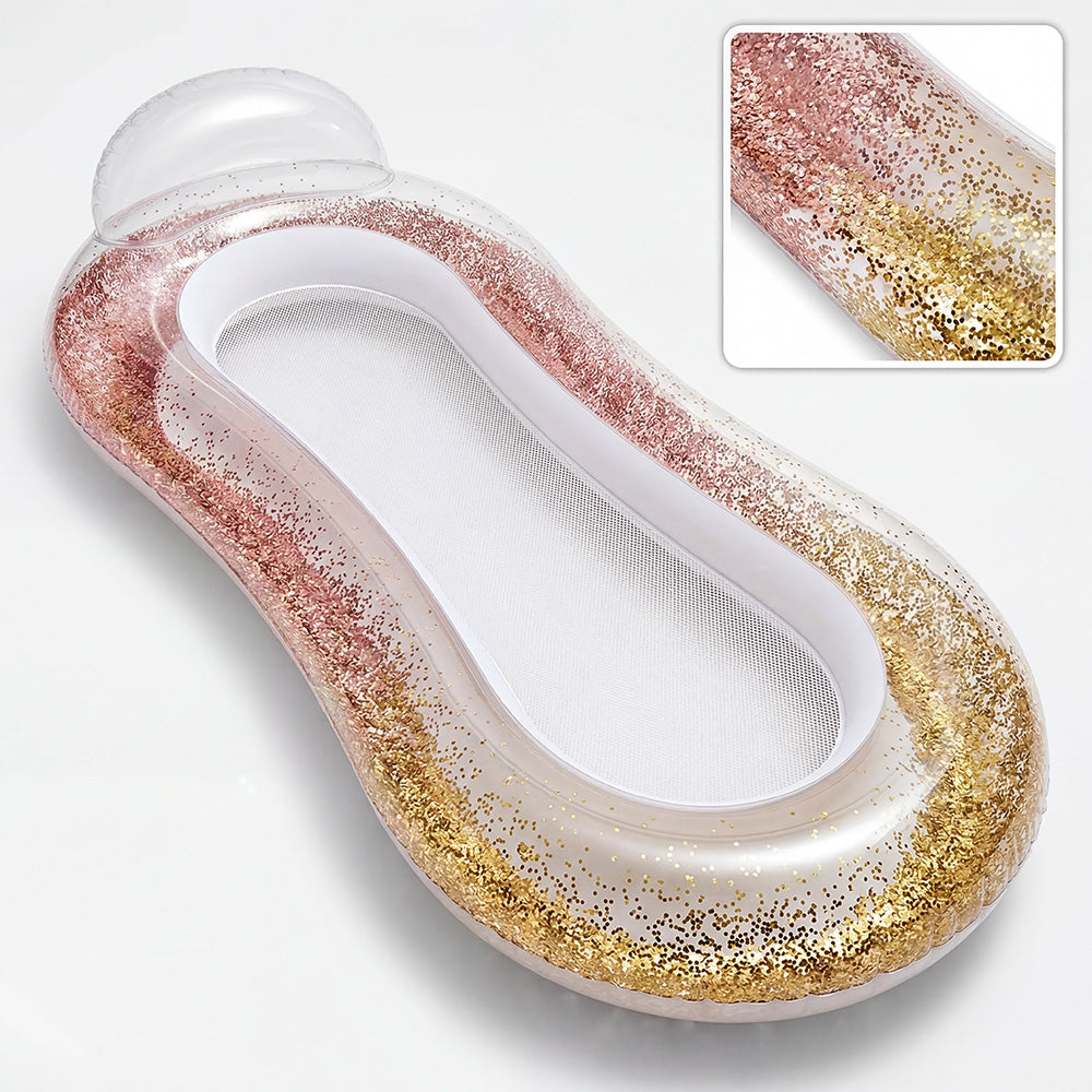 Aufblasbare Schwimmmatratze mit Glitzerpartikel in der Detailansicht auf weißem Hintergrund