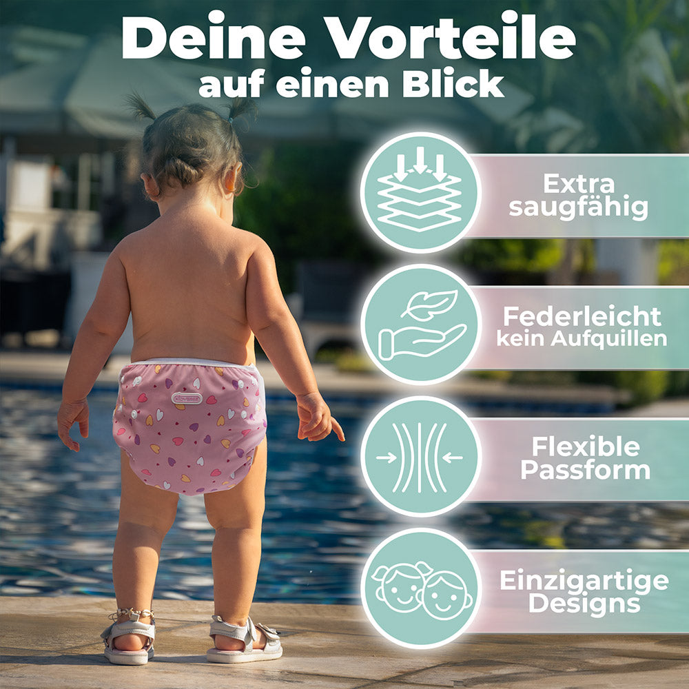 Kind mit einer Baby Schwimmwindel am Beckenrand mit der Überschrift Deine Vorteile auf einen Blick. Extra Saugfähig, Federleicht kein Aufquillen, flexible Passform und Einzigartige Designs