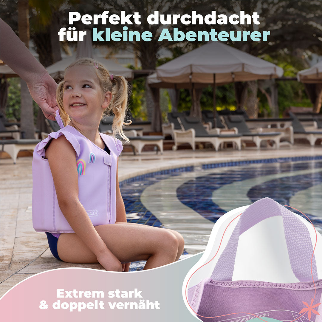 Kind sitzt am Beckenrand und wird an der Schlaufe der Schwimmweste festgehalten. Text: Perfekt durchdacht für kleine Abenteurer. Extrem stark & doppelt vernäht