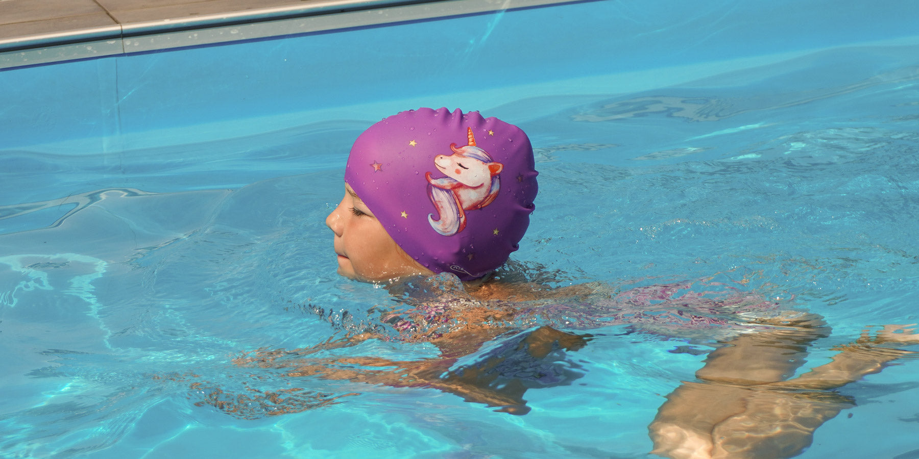 Badekappen für Mädchen mit langen Haaren. Worauf muss ich achten?